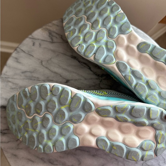 New Balance Women’s 520v8 Running Shoes Size 6 W520MW8 White Blue Athletic Shoes - Picture 8 of 8